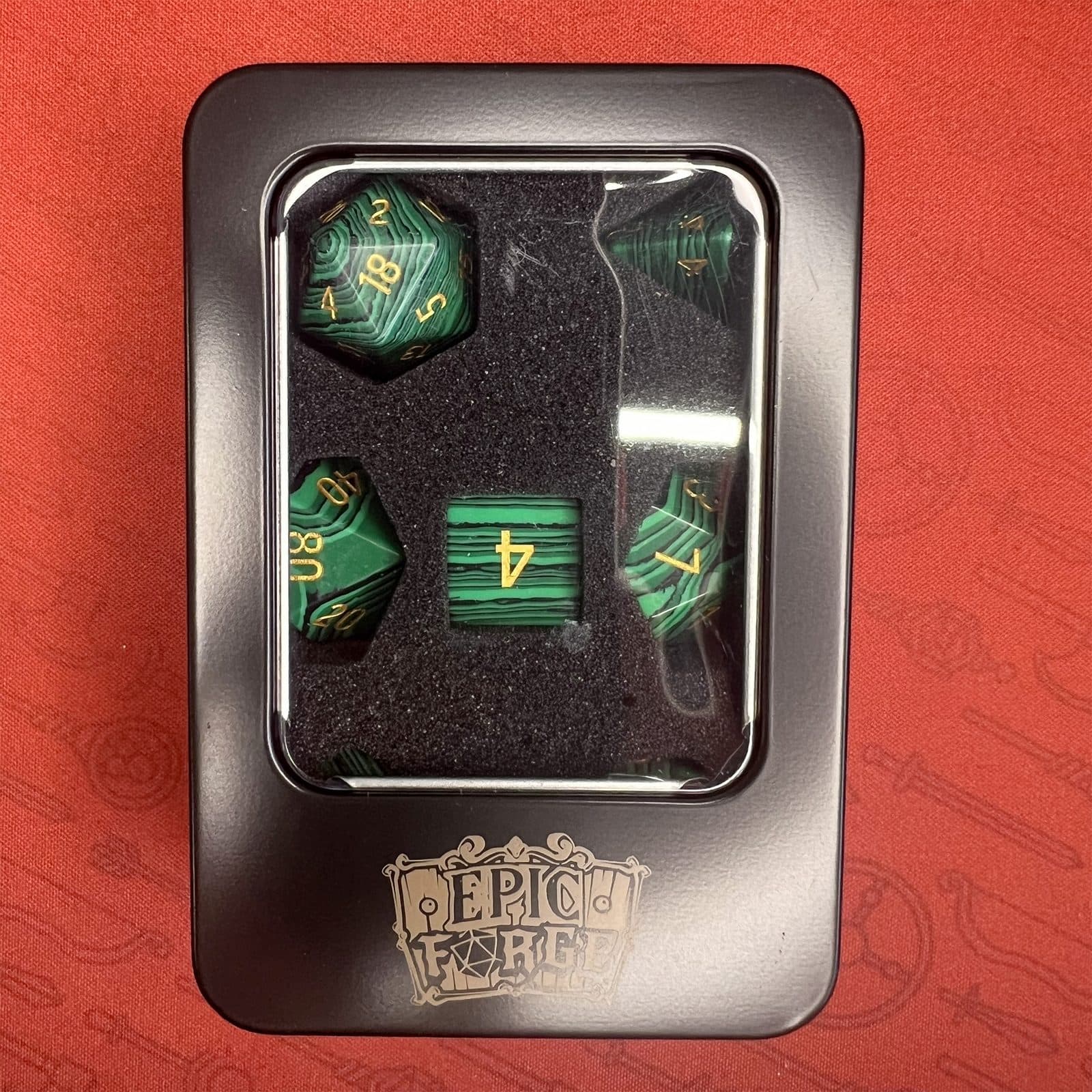 EPIC FORGE Semi-precious stone dice - Set of 7 dice with metal box- Synthetic- Malachite - Trade Invaders 3701625907176